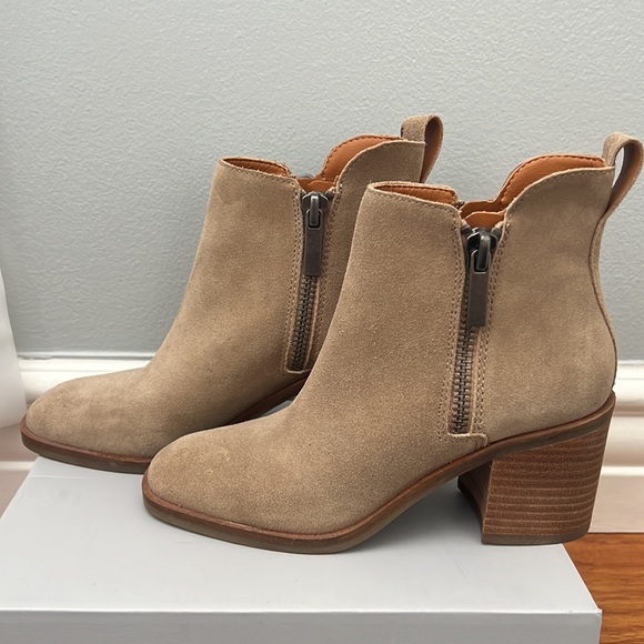 Lucky Brand Booties - Picture 3 of 6